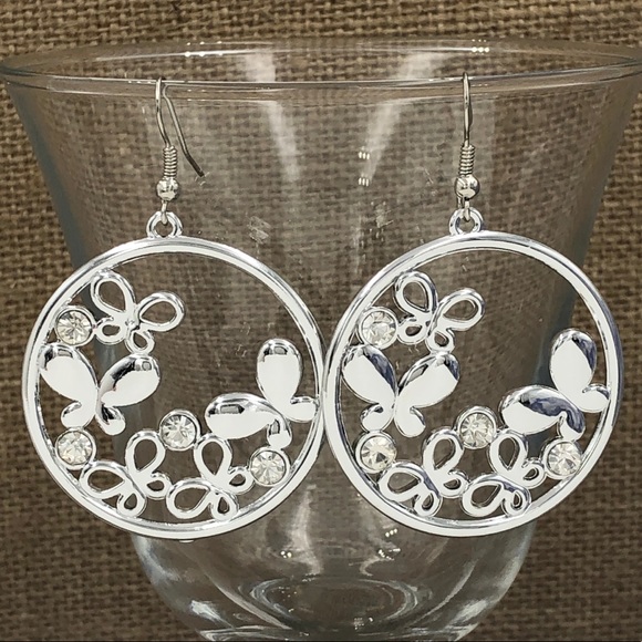 🍀 Butterfly Round Silver Dangle Earrings - Picture 1 of 2